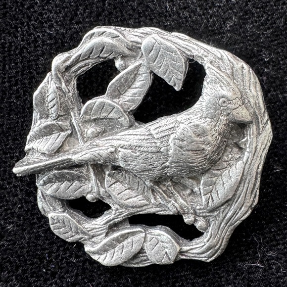 Vintage Birds & Blooms Limited Edition 1999 Cardinal Pewter Pin Brooch - Picture 1 of 4